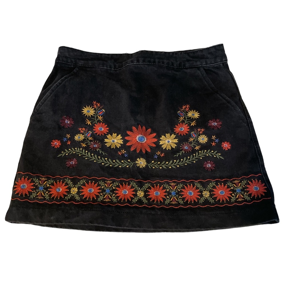 Embroidered Jean Skirt🌼 - Picture 3 of 12